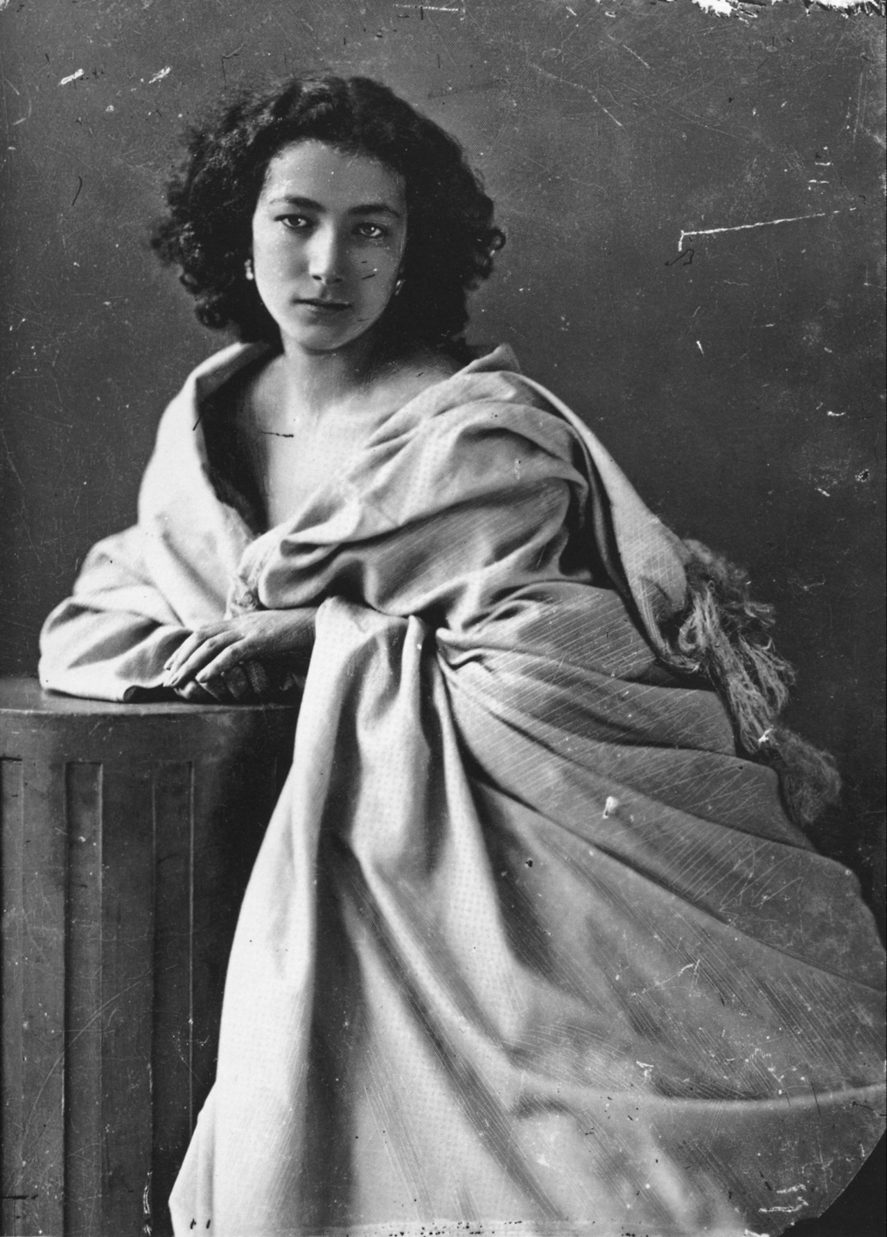 Félix_Nadar_1820-1910_portraits_Sarah_Bernhardt.jpg