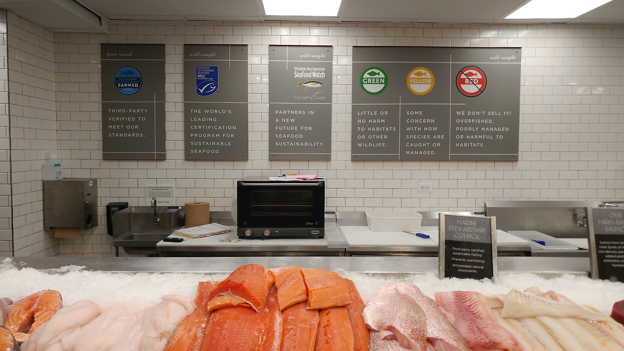 6 홀푸드마켓 친환경 생선 매장.jpg