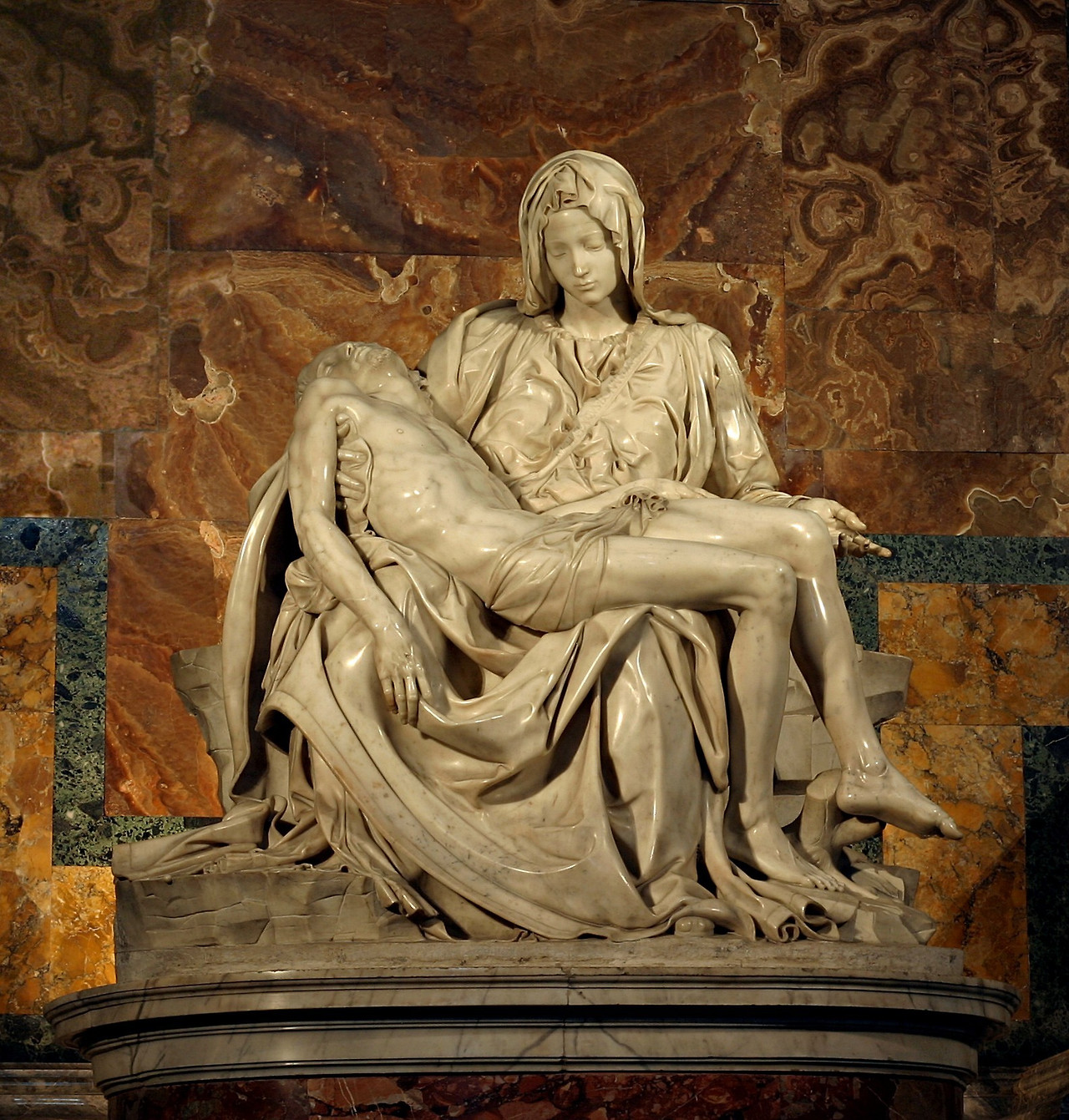 Michelangelo's_Pieta_5450_cropncleaned_edit.jpg