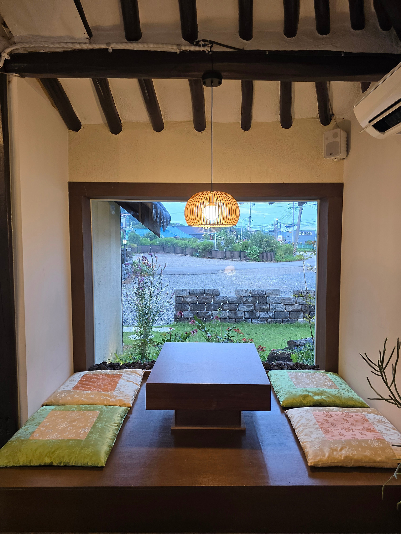 한옥카페 감뜰.jpg