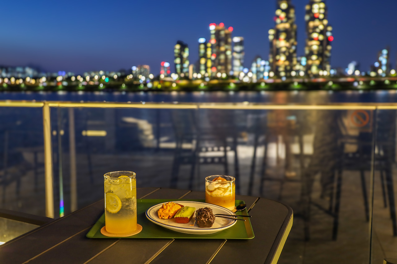 1. 카페 view376 루프탑 야경.jpg