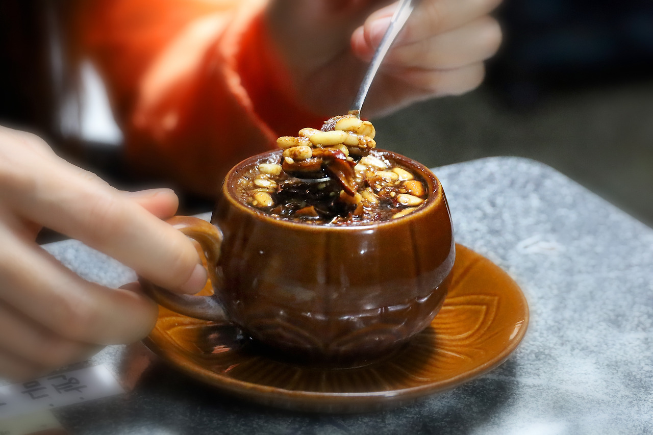 교동도에서 가장 오래된 교동다방의 쌍화차.jpg