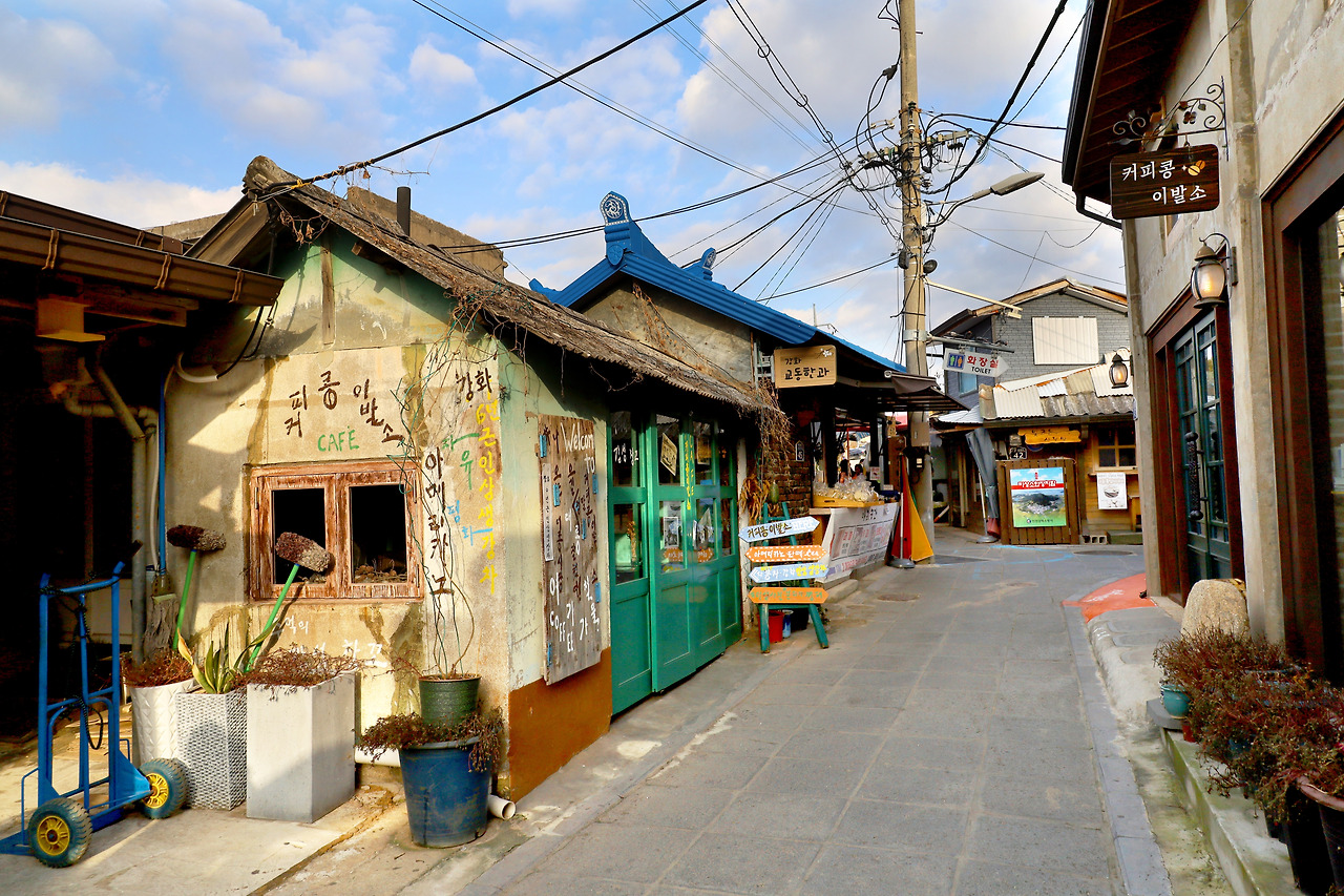 시간이 멈춘 대룡시장 골목 풍경.jpg