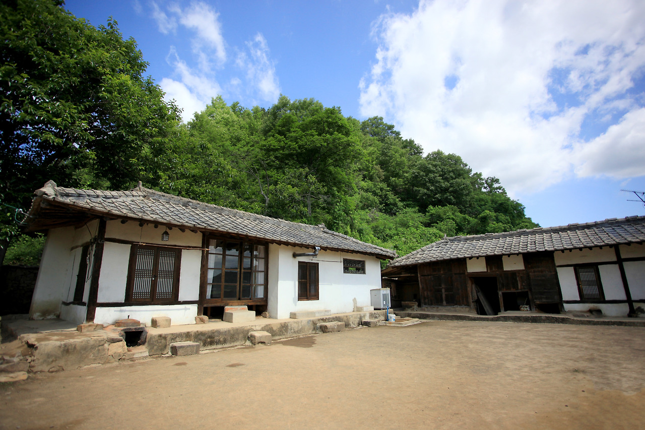 1. 영화 '리틀 포레스트' 혜원의 집.jpg