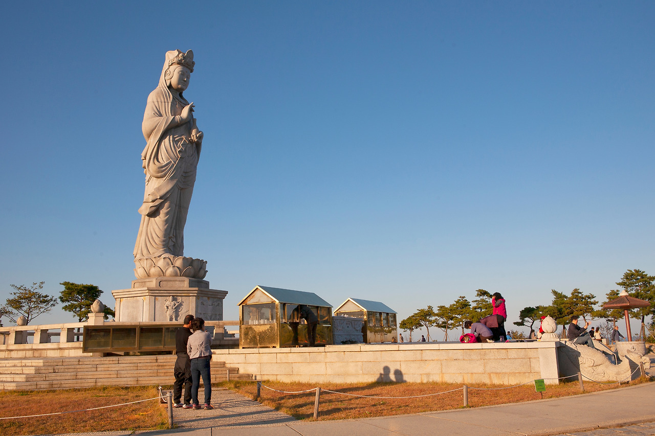 관동팔경 중 하나인 낙산사의 해수관음상.jpg