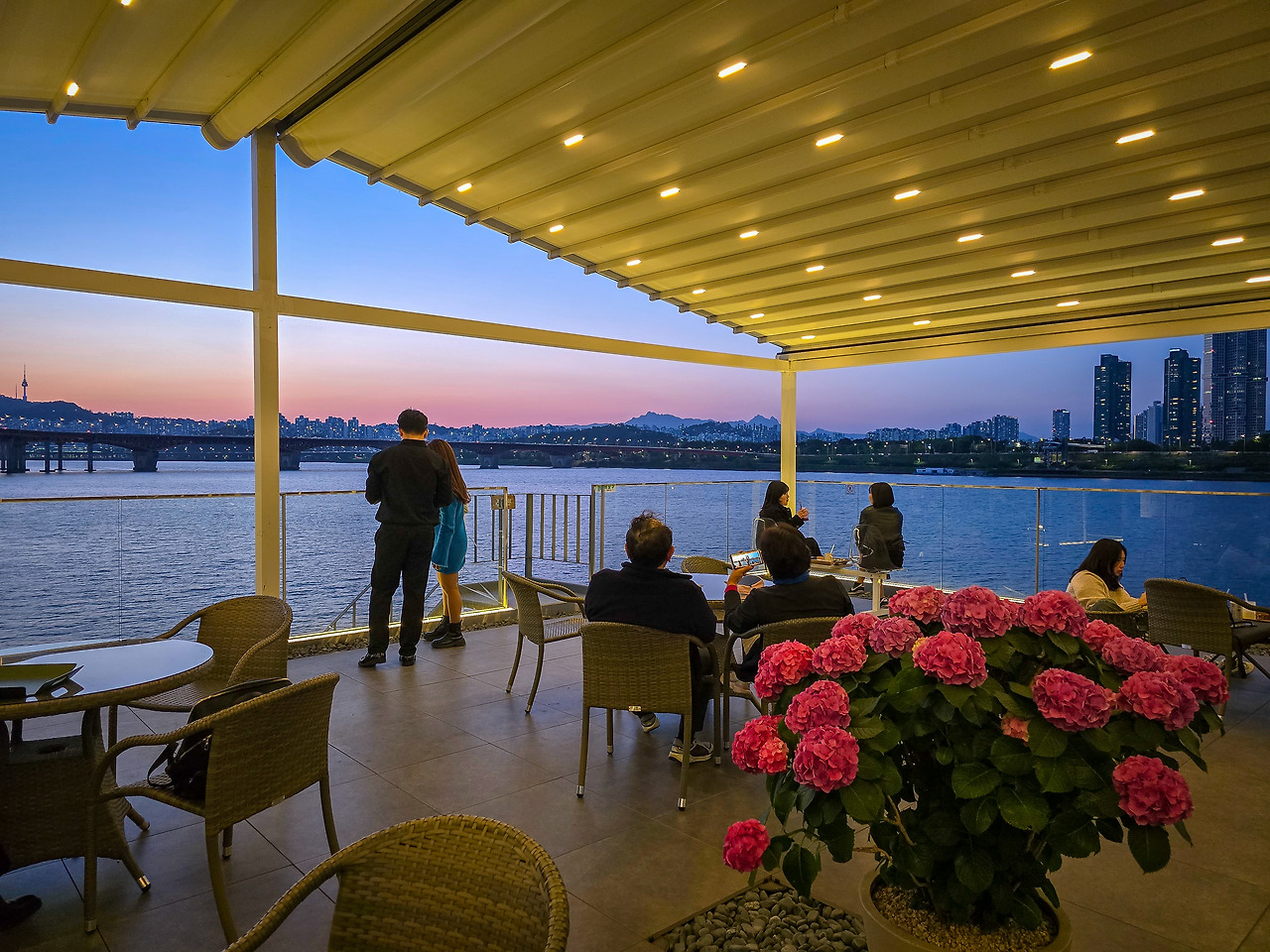 1. 카페 view376 루프탑 야경 (2).jpg