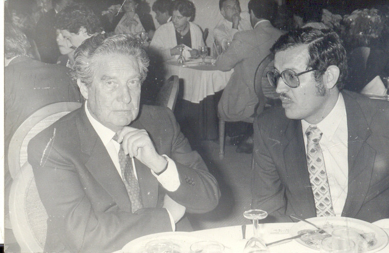 Octavio_Paz_y_Heminio_Martínez_en_Mazatlan.jpg