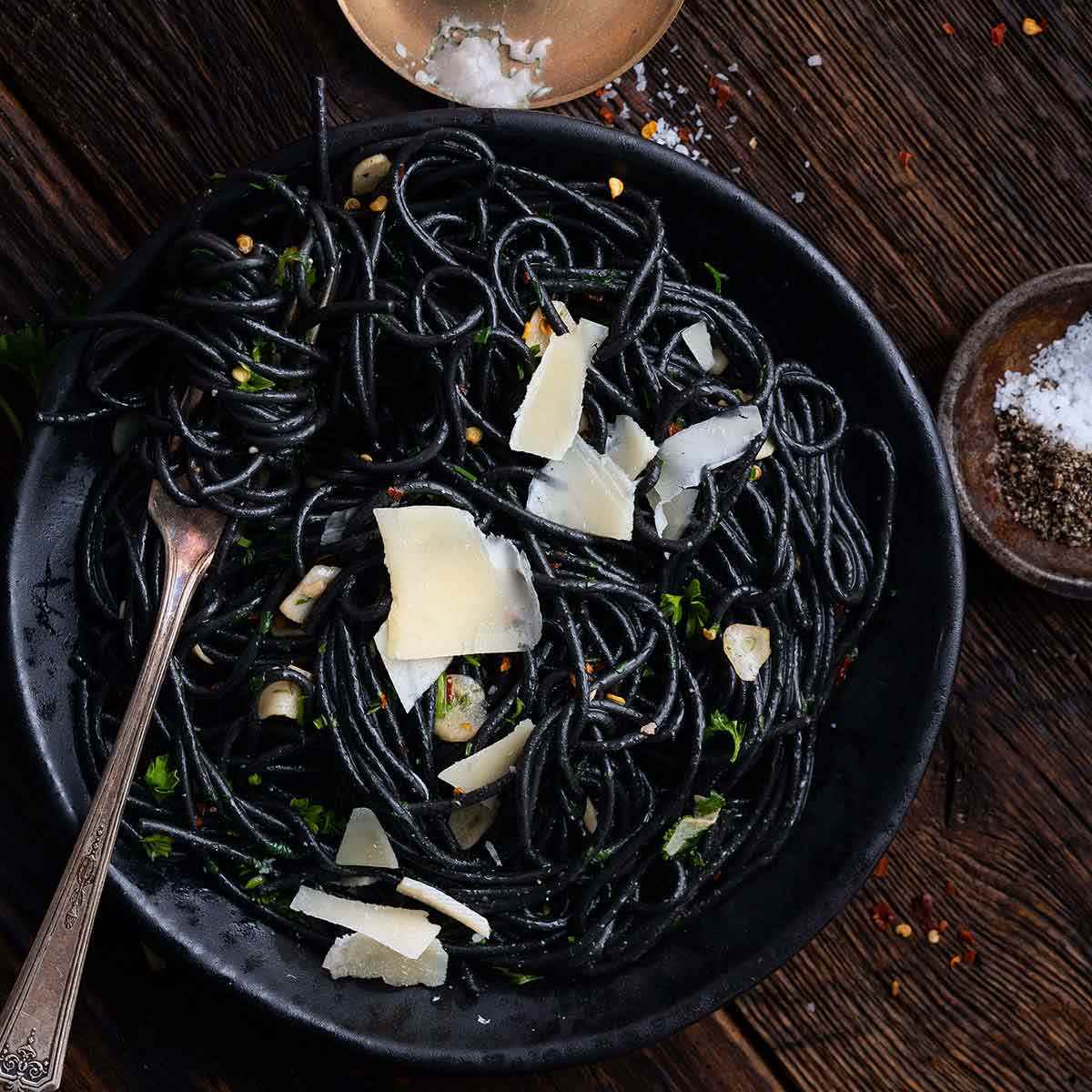 squid-ink-black-pasta-with-garlic-and-olive-oil-for-halloween-dinner.jpg