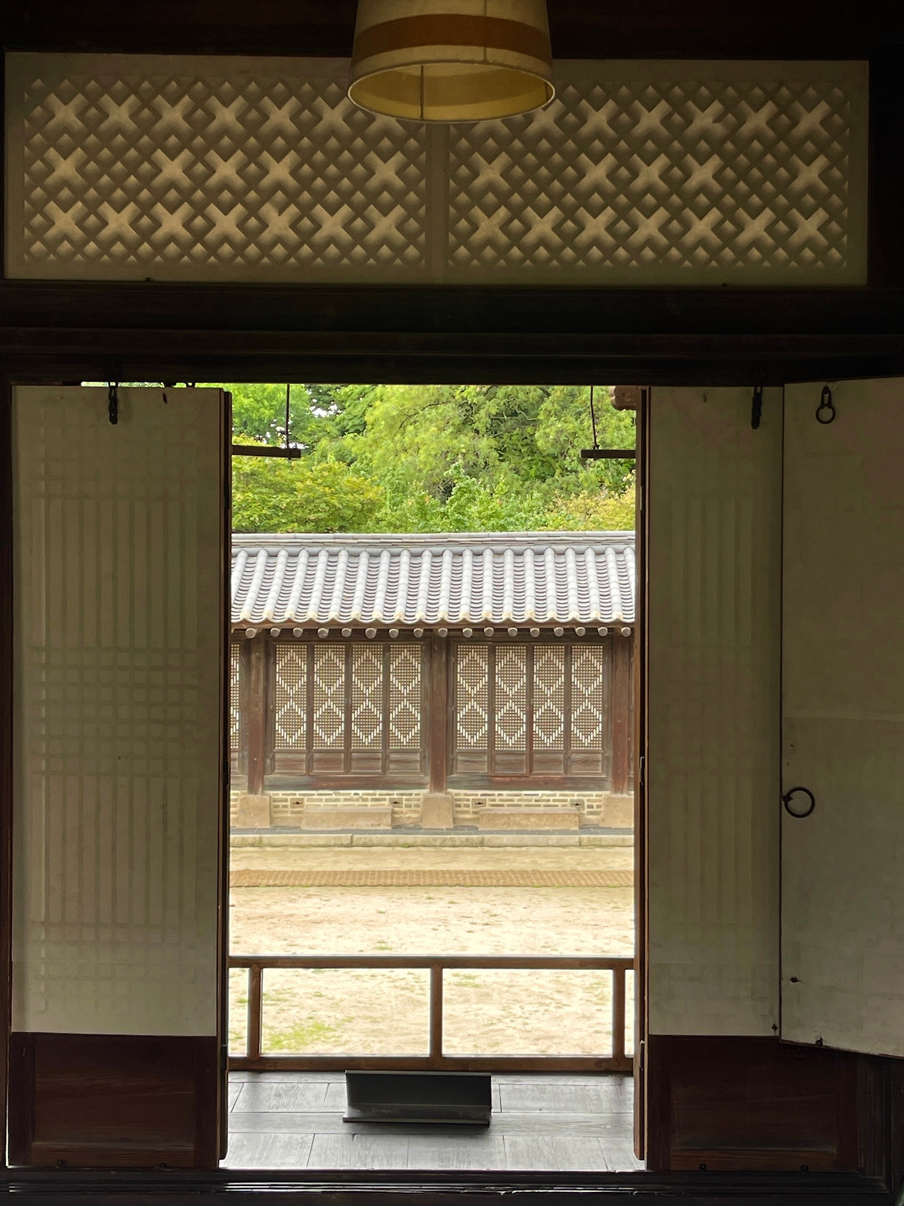 창덕궁 낙선재 창살 문양02.jpg