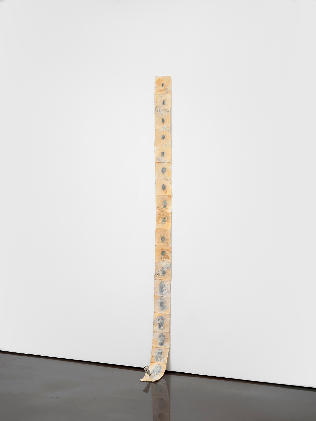 지갤러리(2) 허수연, Loop2, 13.5 x 249 cm, 한지 위 페인팅과 바느질, 2023.jpg