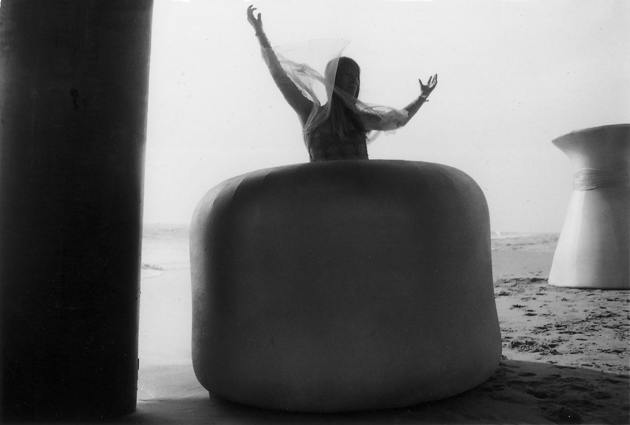 19. ‹모사 (바디쉘) ›, 1972  2021, 폼, 폴리우레탄 코팅, 190.5x150x150cm, 제공 하이디 부허 에스테이트.jpg