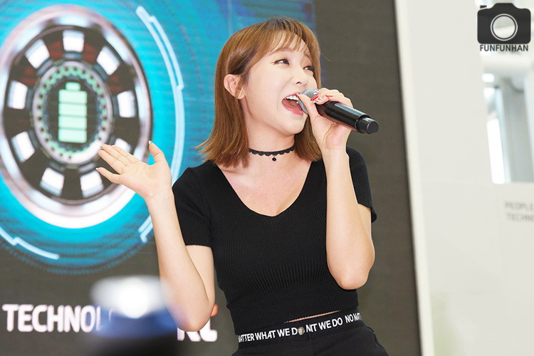 KT-배터리-SAVE-페스티벌-홍진영-몸매 (1).jpg