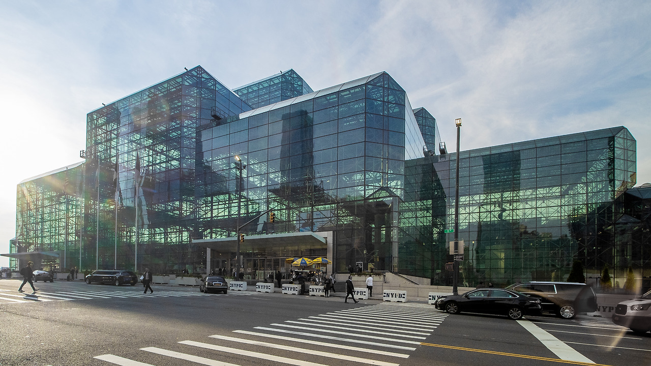 3. Javits_Center(출처 위키피디아).jpg