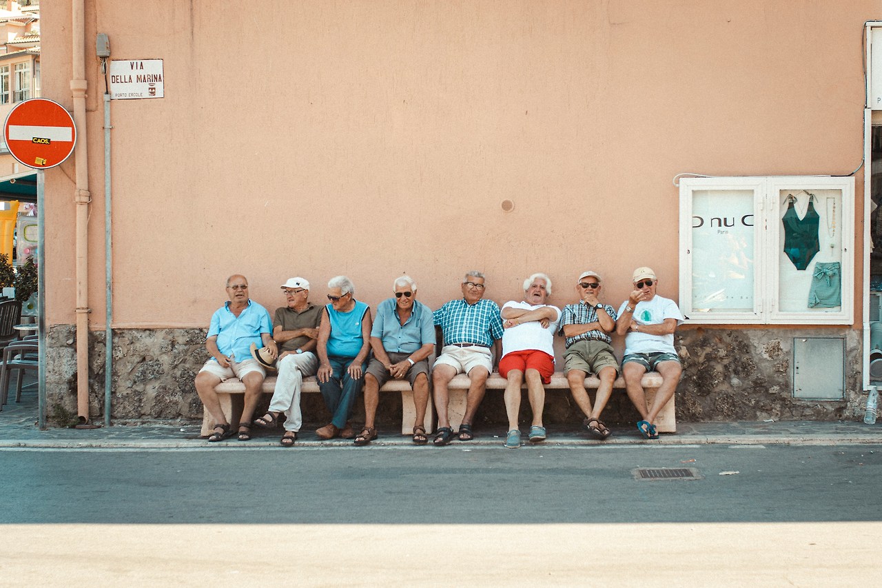 베이비붐 세대는 공감과 친숙함으로 다가가라.jpg