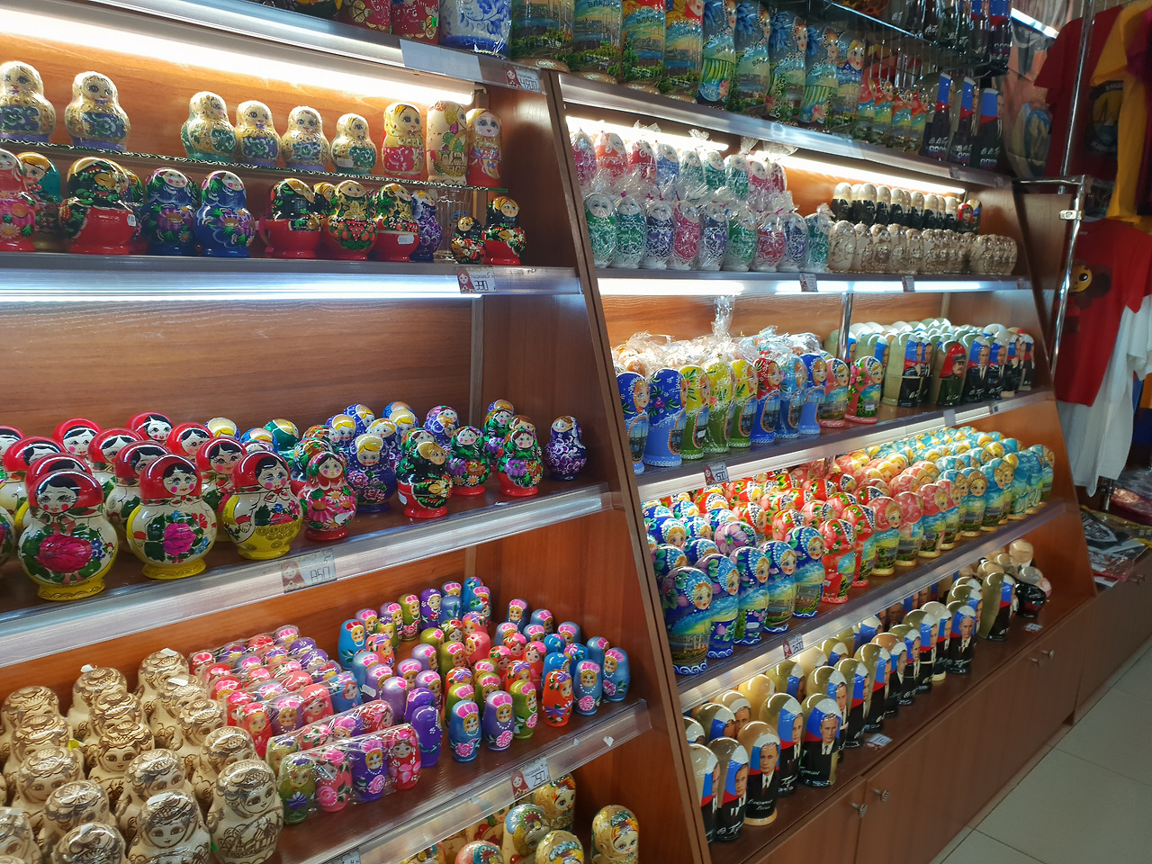 혁명광장 기념품샵 마트료시카.jpg