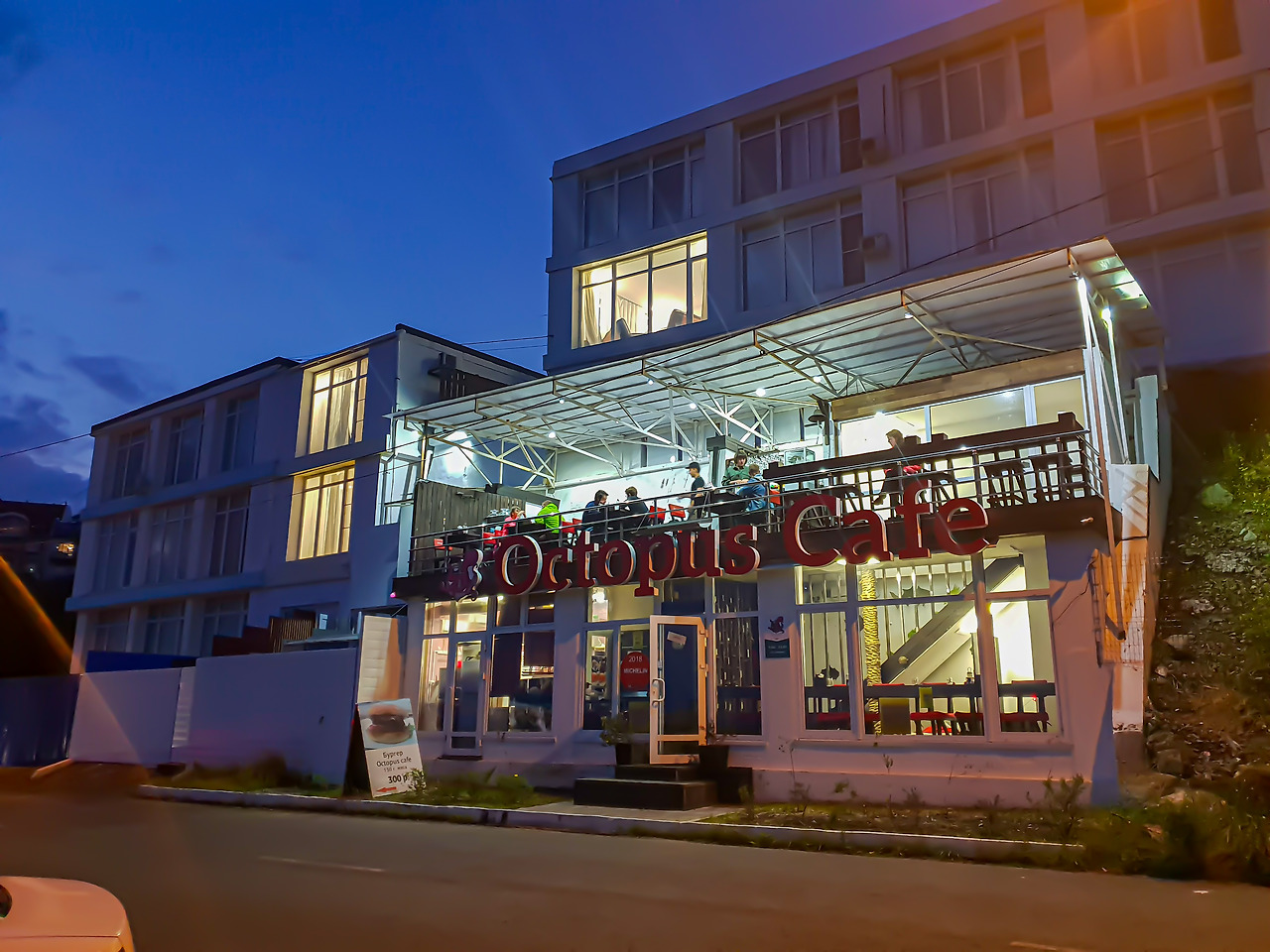 카페 입구(밤).jpg