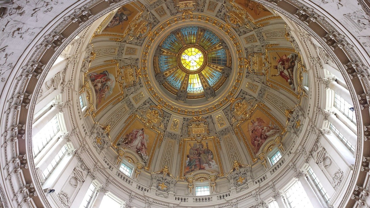 cathedral-dome-539383_1920 (1).jpg