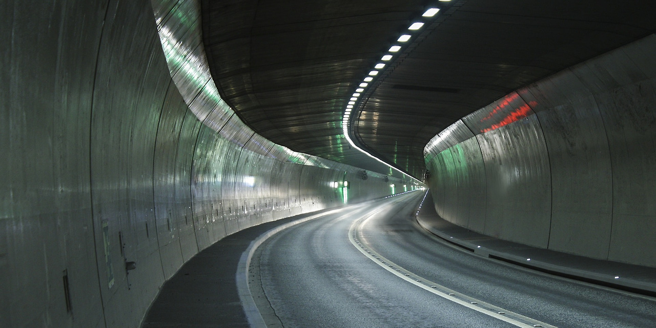 tunnel-2930773_1920.jpg