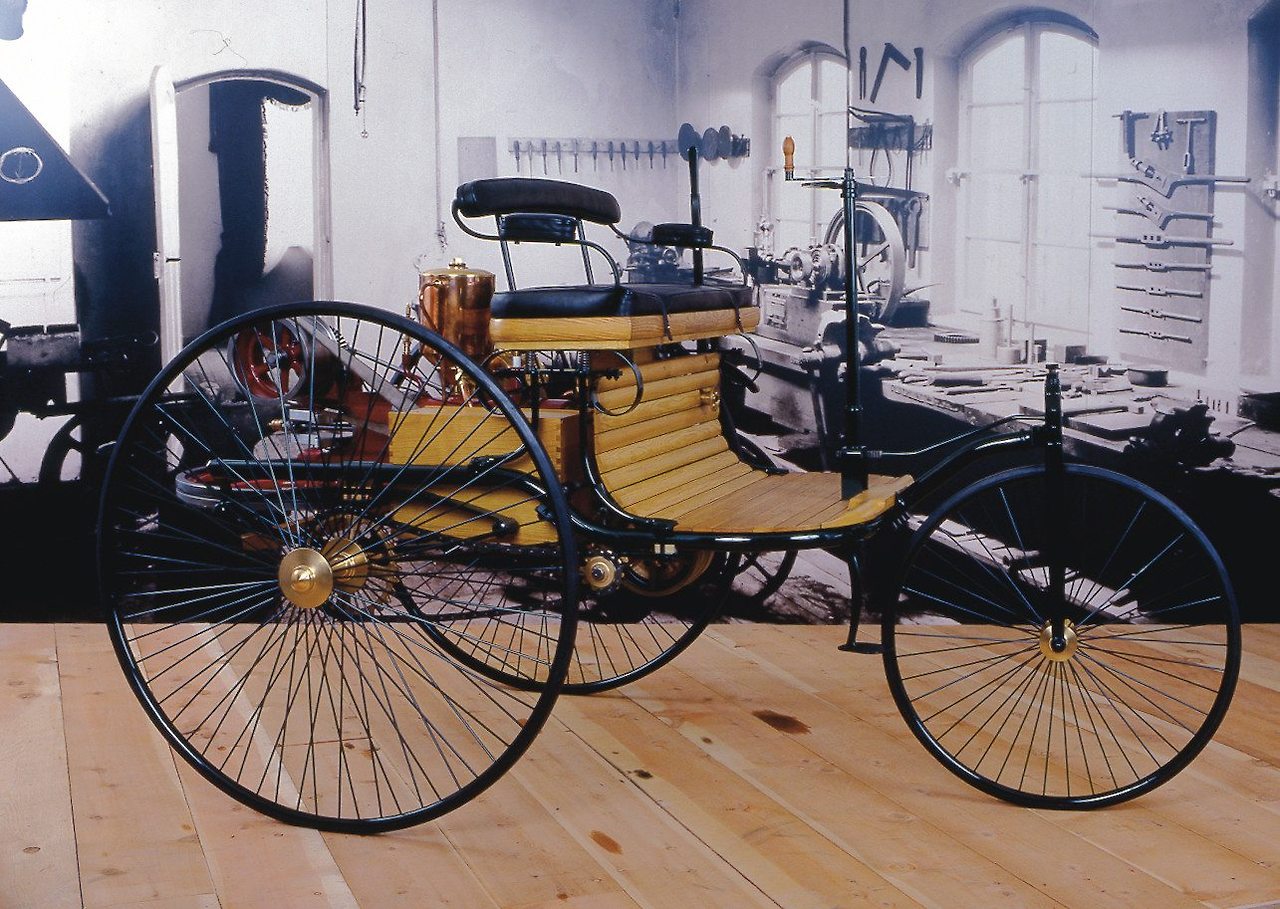 1886-Benz-Patent-Motorwagen-1986-reproduction.jpg