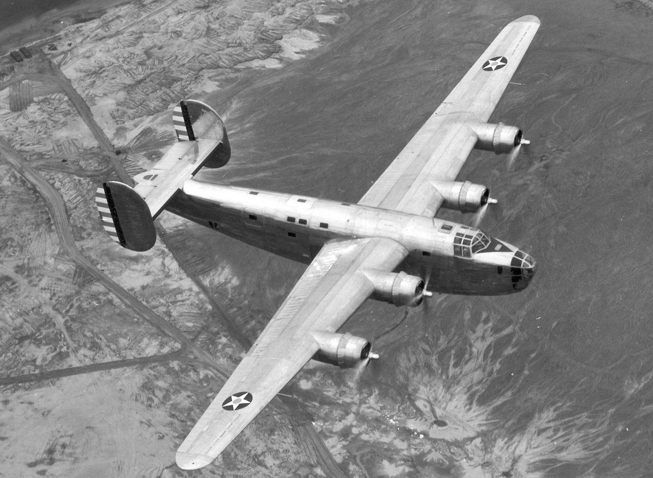 XB-24_in_Flight.jpg