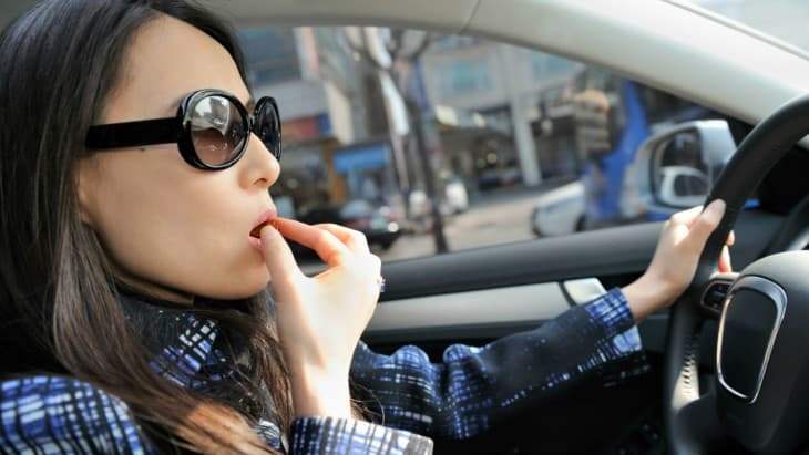 eating_while_driving-730x411.jpg
