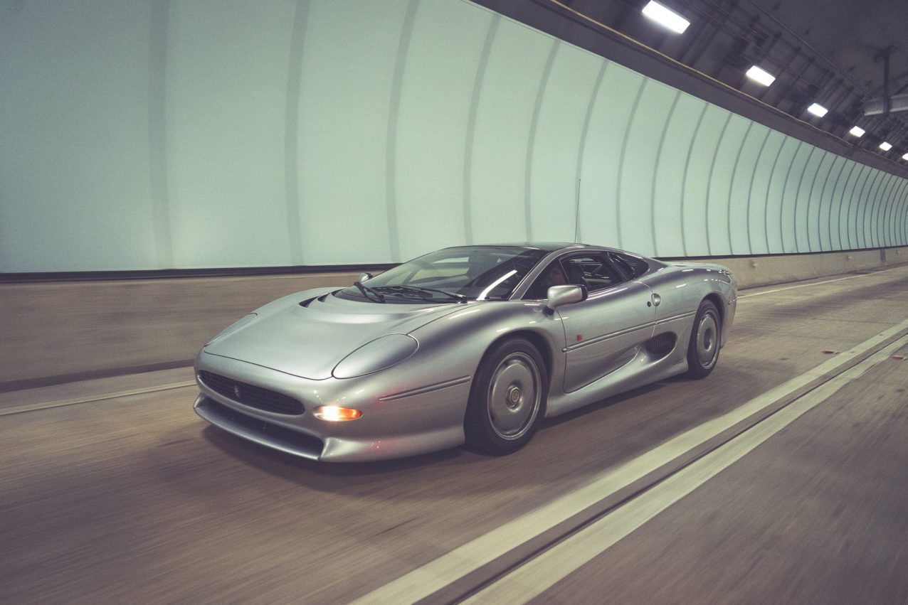 01_xj220.jpg