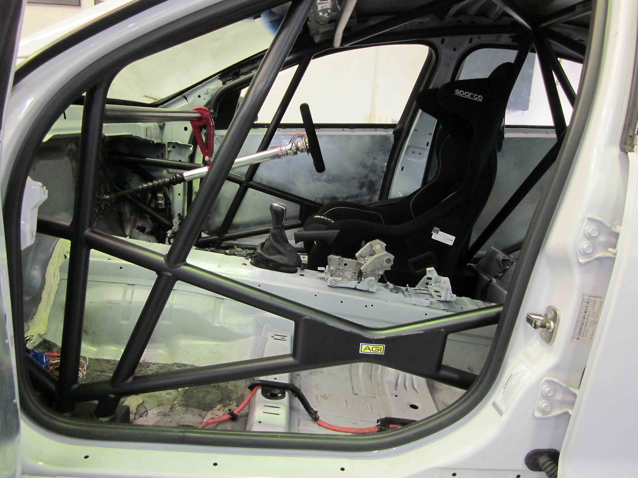 AGI-Holden-Commodore-VE-2015-CAMS-National-spec-Weld-in-Roll-Cage-Option-I-a.jpg