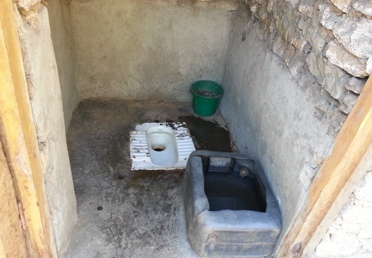 네팔 화장실.jpg