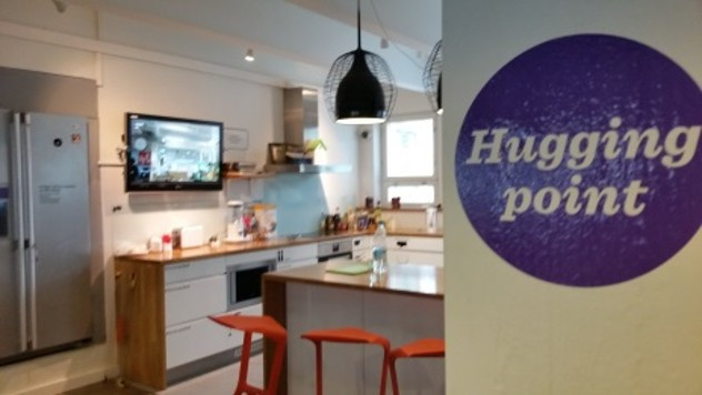 허깅 포인트, 핀란드 디자인 팩토리 내.jpg