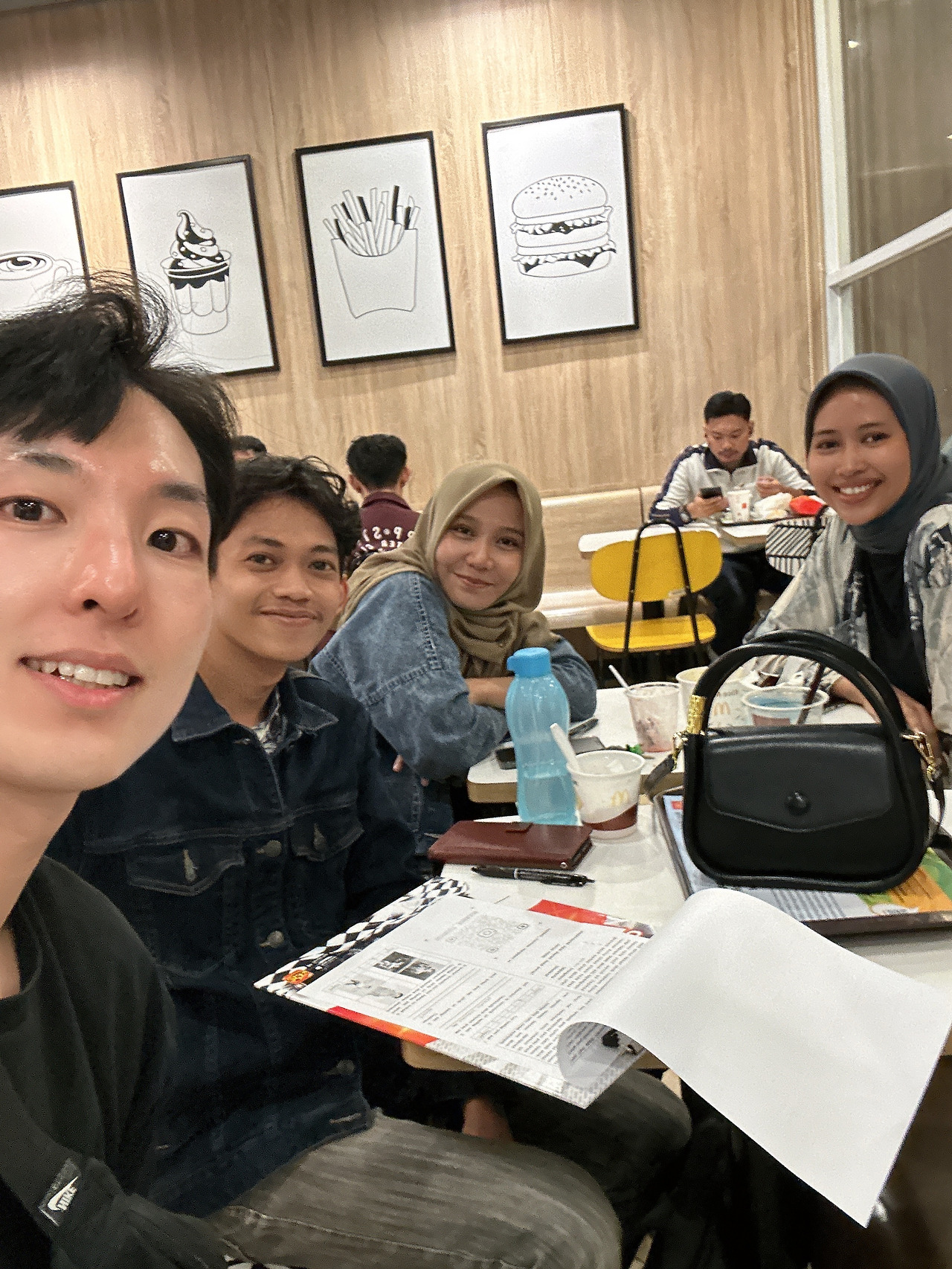 인도네시아 설문조사.jpg