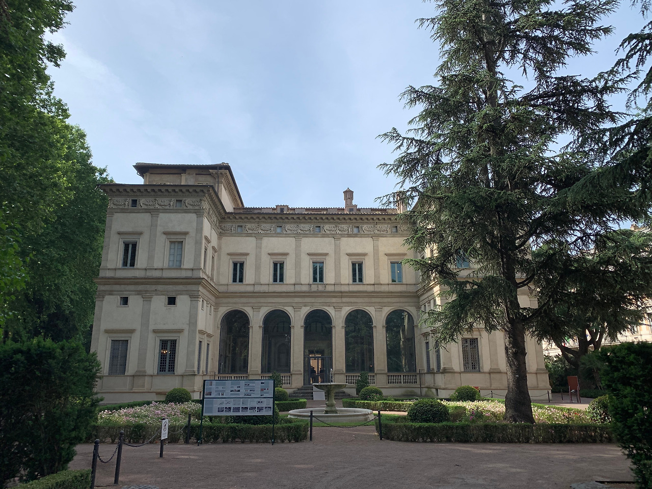 빌라 파르네시나2.jpg