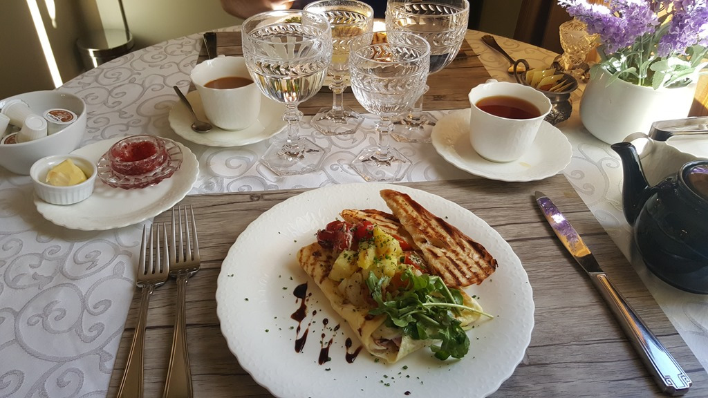 english-bay-inn-vancouver-breakfast.jpg