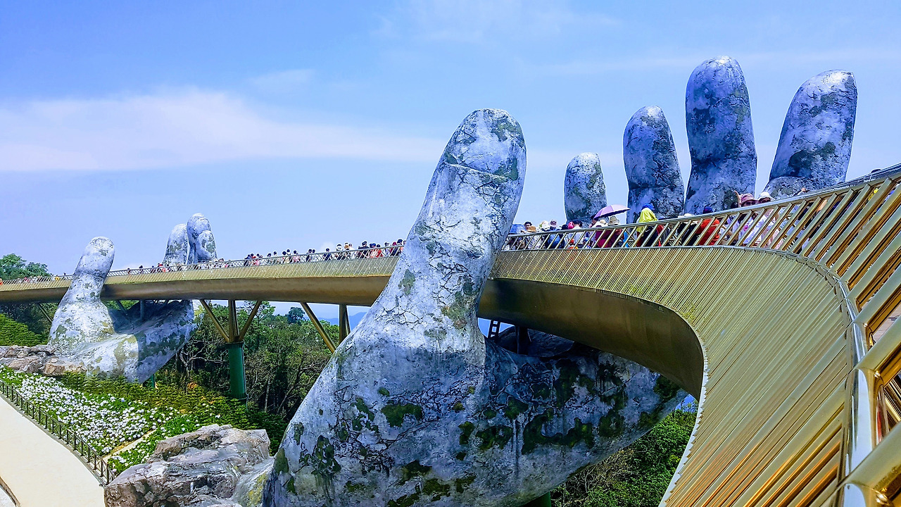 1. 다리를 건너기 전 역 출구 앞에서찍은 사진, 20190501_101601-EFFECTS.jpg