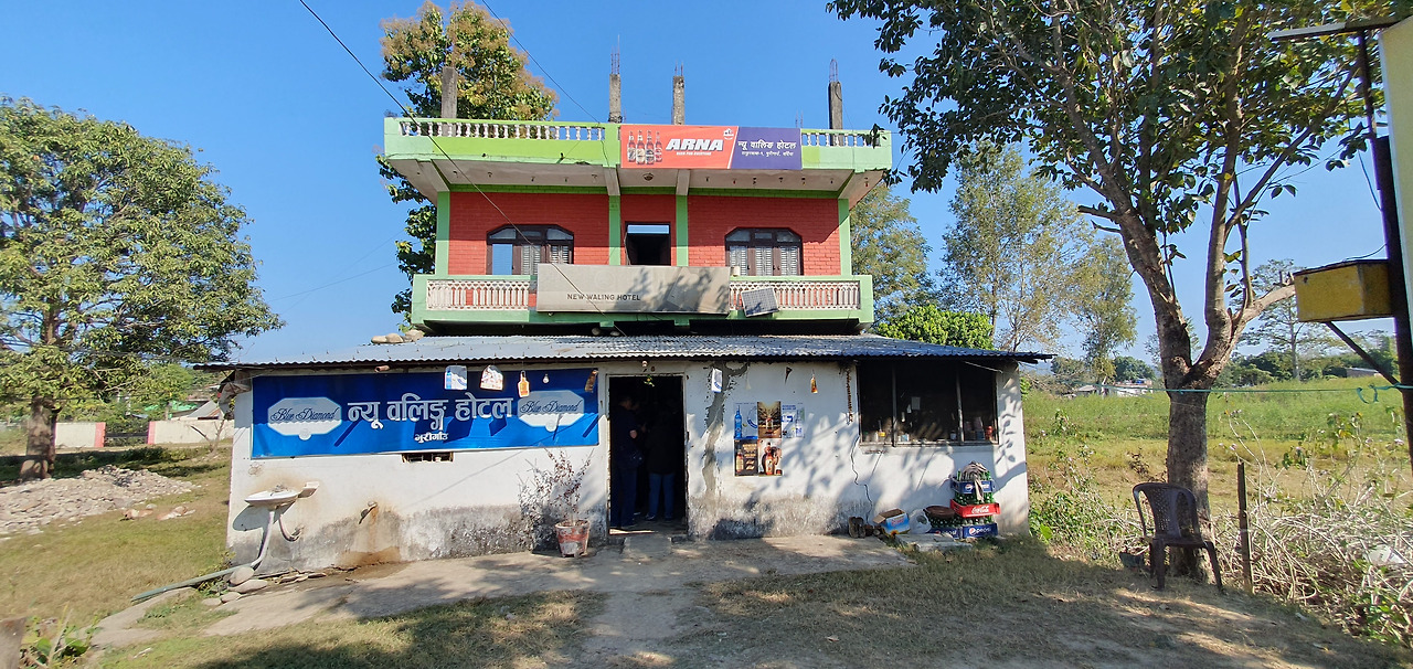 1. 명아주 어린 순을 팔고 있던 New Waling Hotel, 20221222_124435.jpg