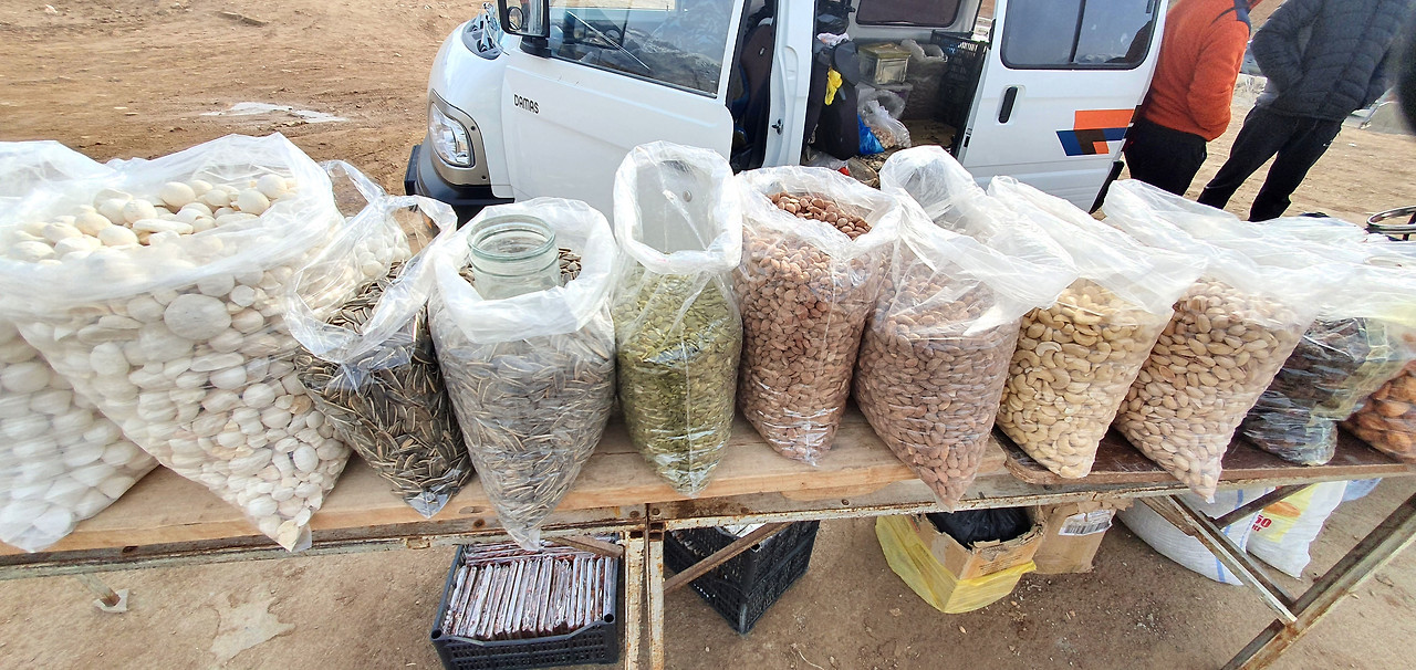 이동식 판매대 위의 물건.jpg