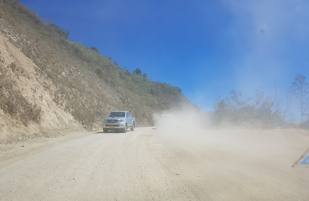 2. 흙먼지로 뒤덮인 도로, 20190207_114931.jpg