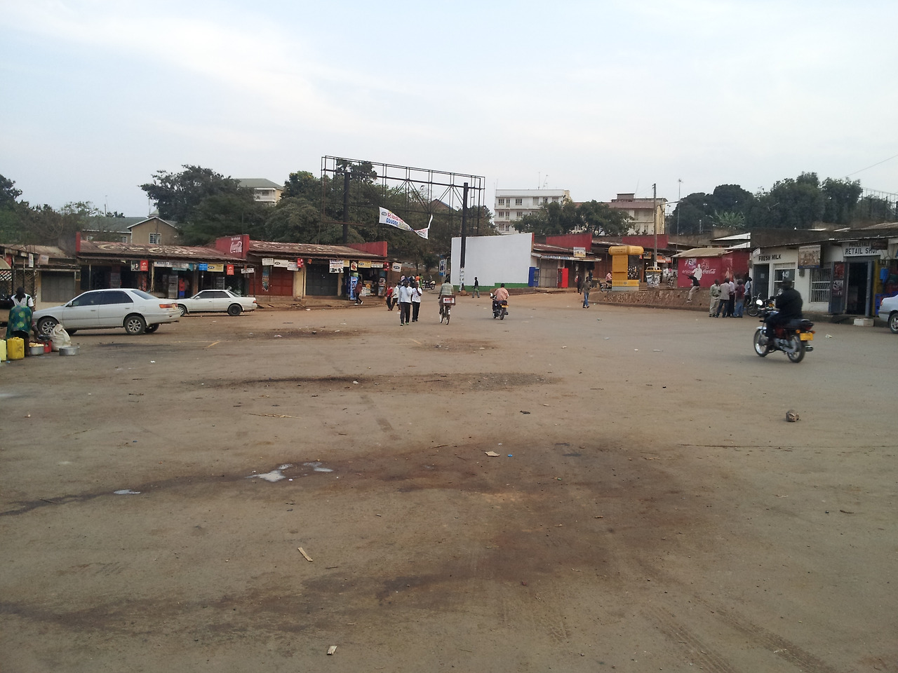 마라라의 텅빈버스 정류장2013-08-11 18.37.42.jpg