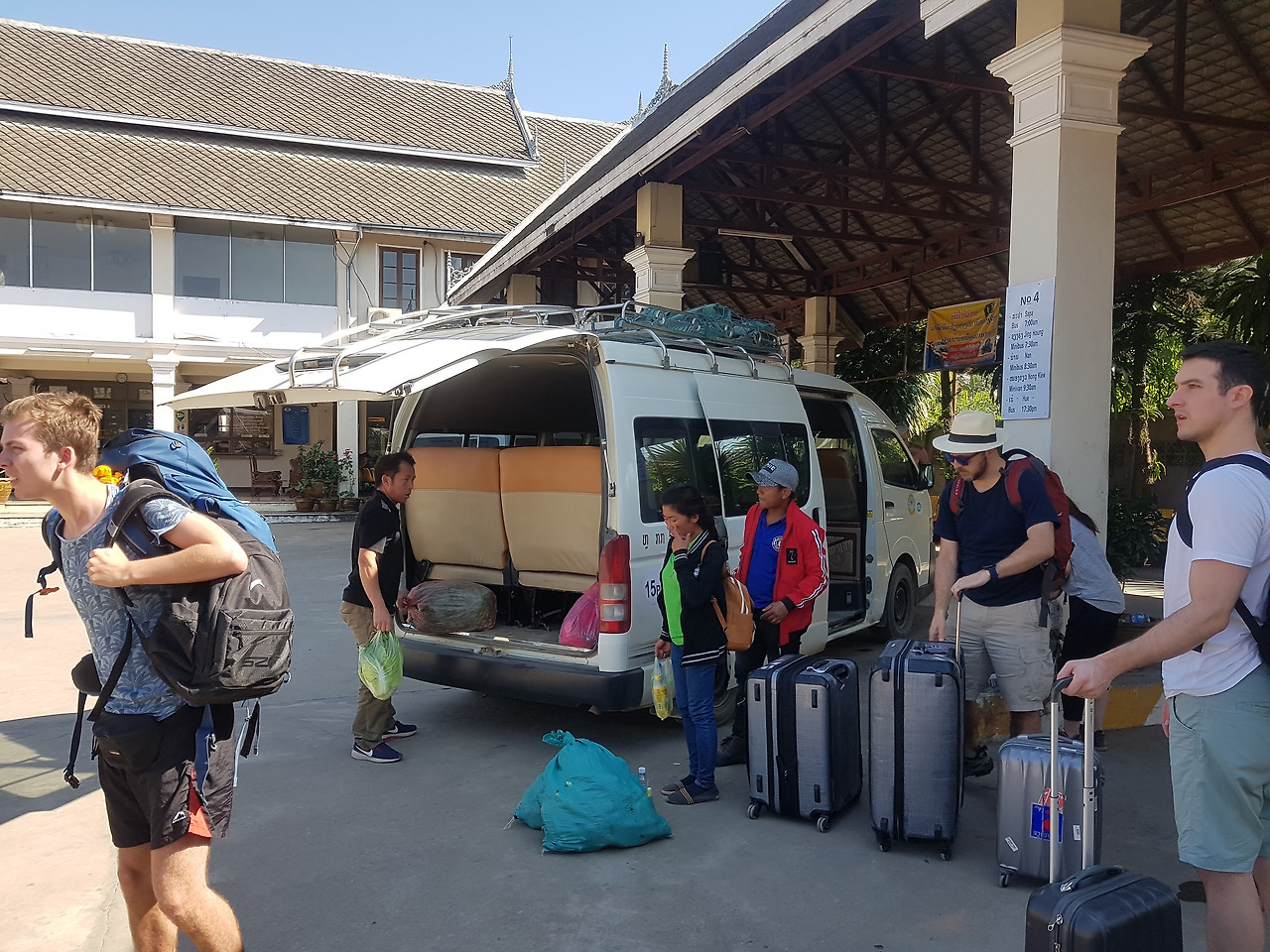 3. 루앙프라방 버스 정류장, 20190207_142119.jpg