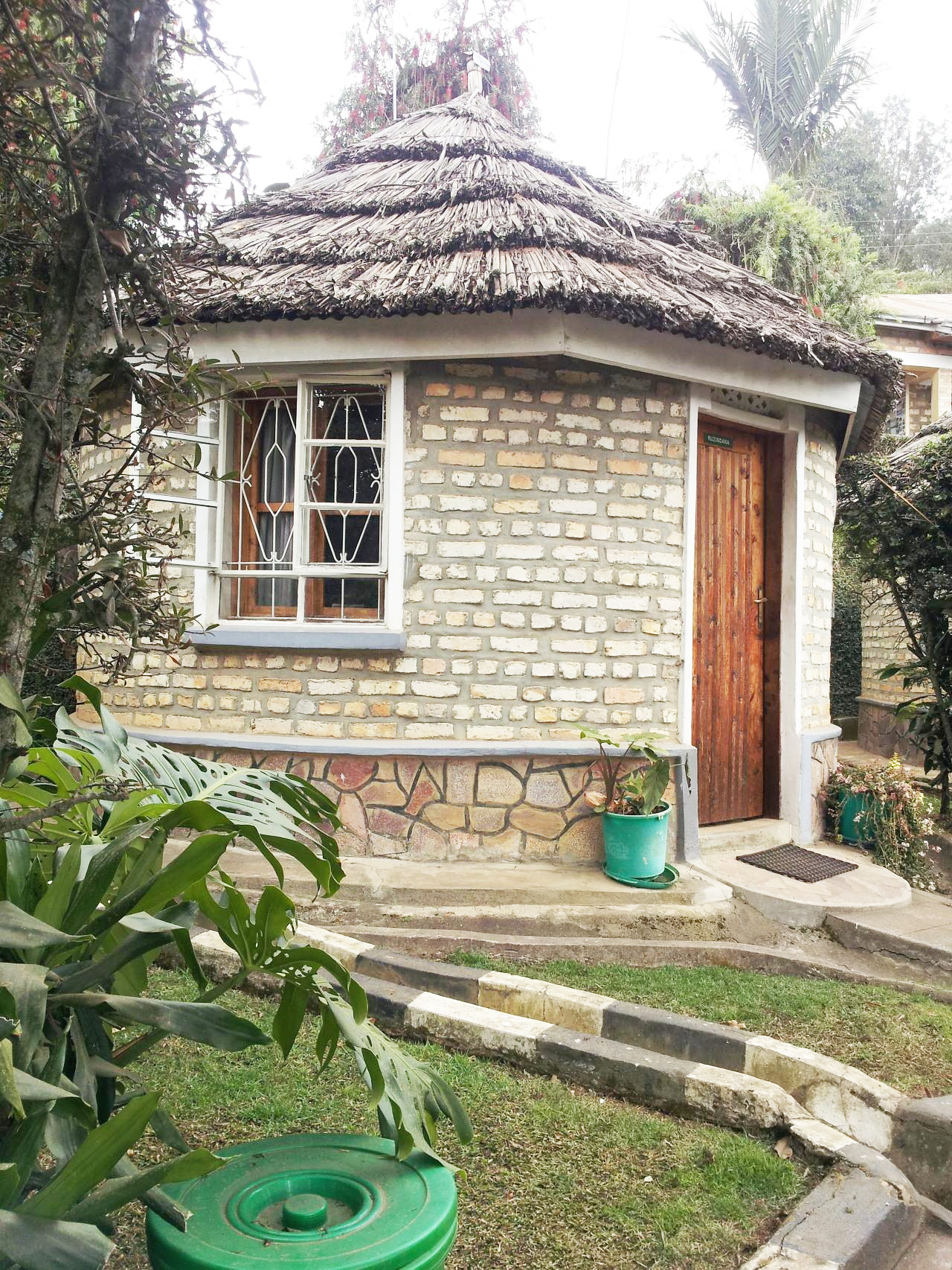 하루밤을 묵은 방갈로.jpg