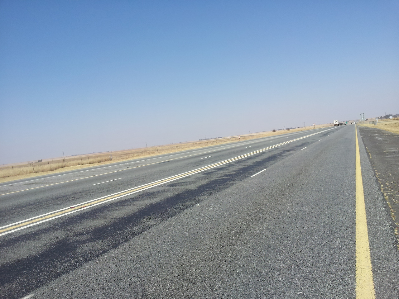 쭉 뻗은 도로.jpg