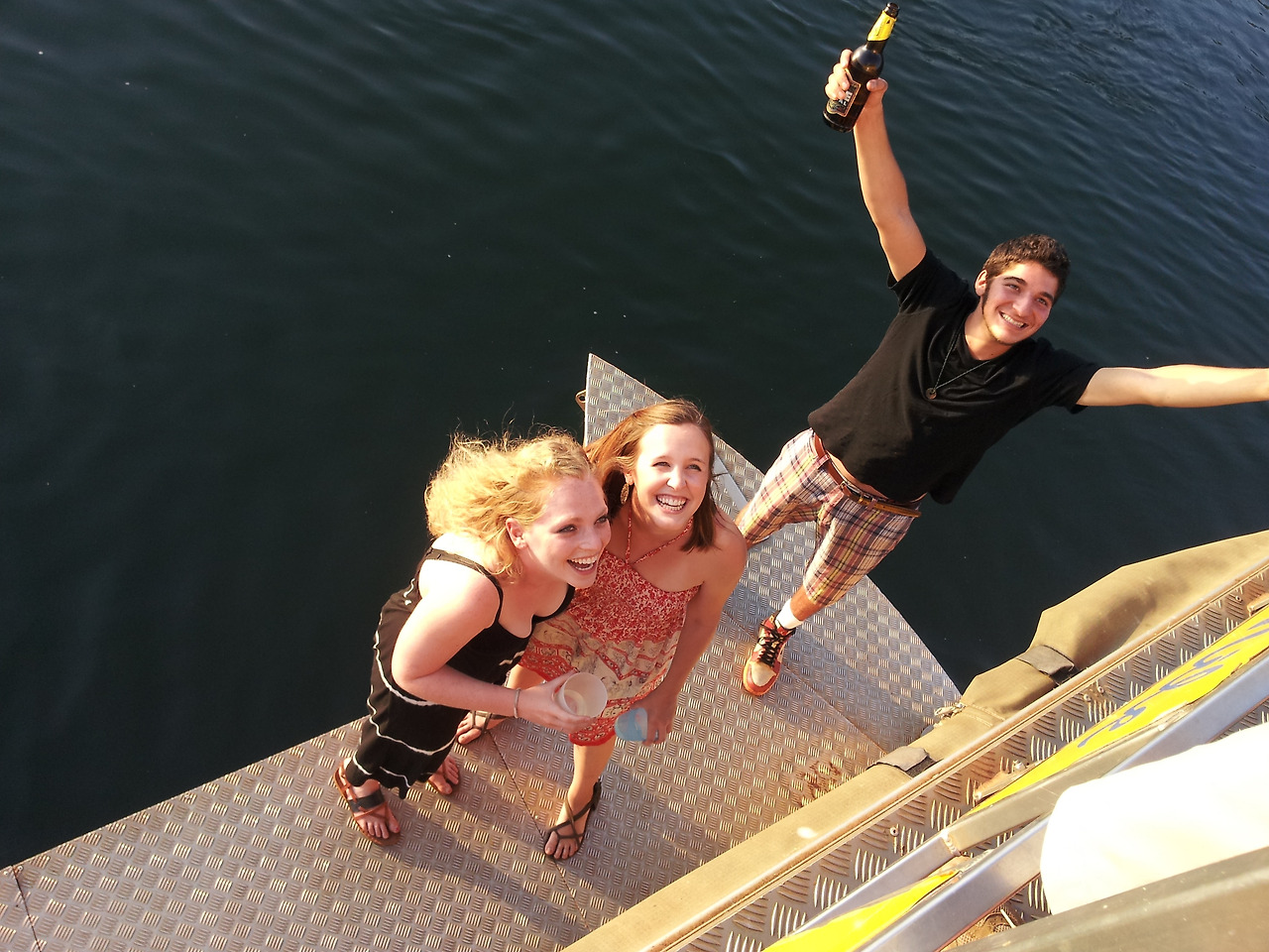 즐거워하는 젊은 남녀들, 나일 강.jpg