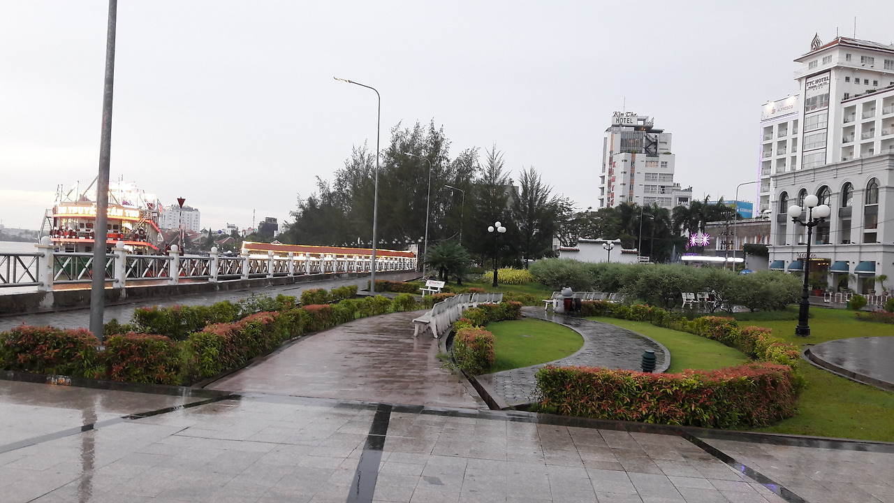 1. 껀터 시 중심인 닌 끼우 지역, 20180626_174648.jpg