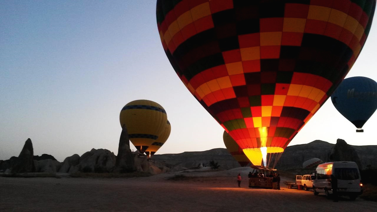 열기구의 이륙 직전광경.jpg