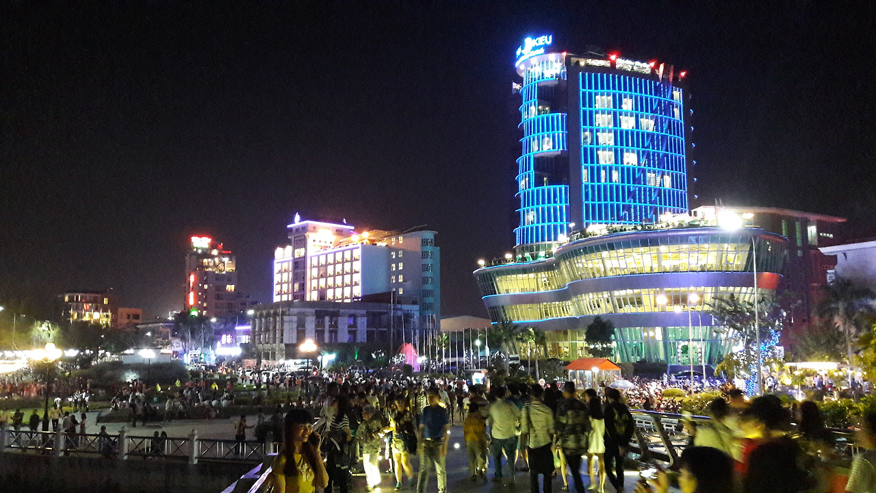 호치민 공원과 여행자 거리(Ho Chi Min Park & Tourist Street).jpg
