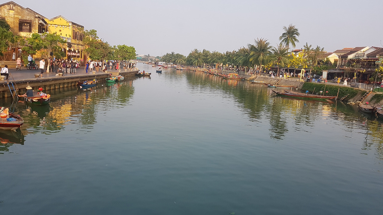 7. 보행자 다리(Walkers Bridge)에서 본 투본 강과 호이안 모습,20190502_165452.jpg
