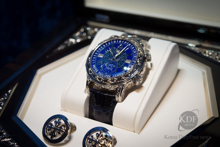 Patek-Philippe-Sky-Moon-Tourbillon.jpg