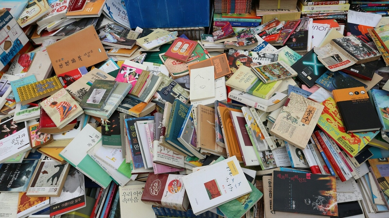 책 무더기 (1).jpg