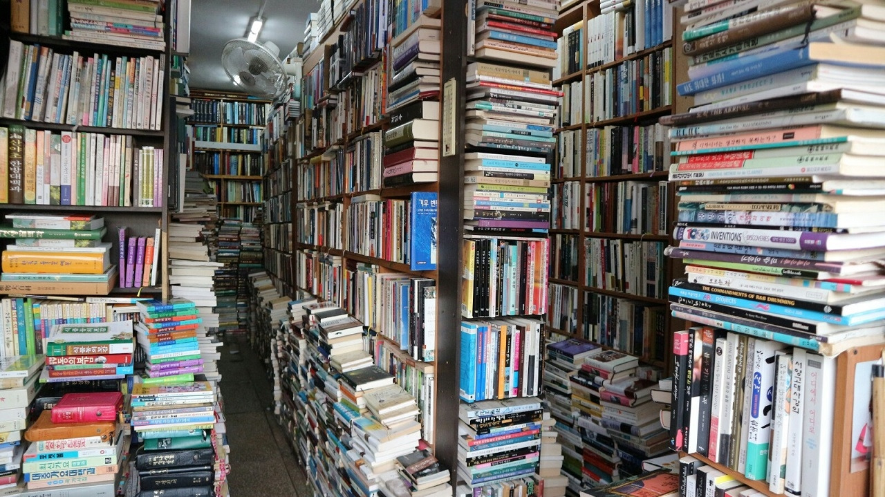 헌책방 서고.jpg