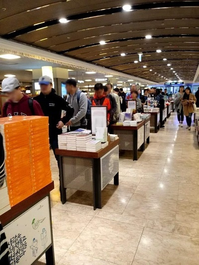 올재_교보 매장.jpg