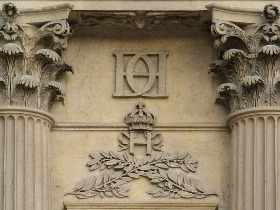 Louvre_Monogram-Henri2-Diane-Catherine.jpg